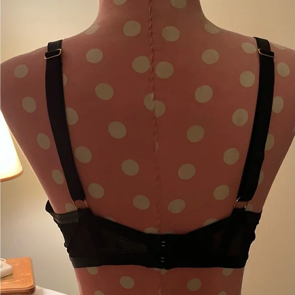 Victoria’s Secret bra, last chance, going to Goodwill - Picture 2 of 4